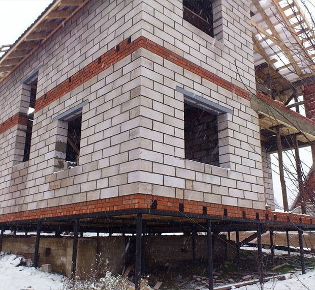 Монтаж свайно-винтового фундамента под дом из пеноблока в Жуковском
